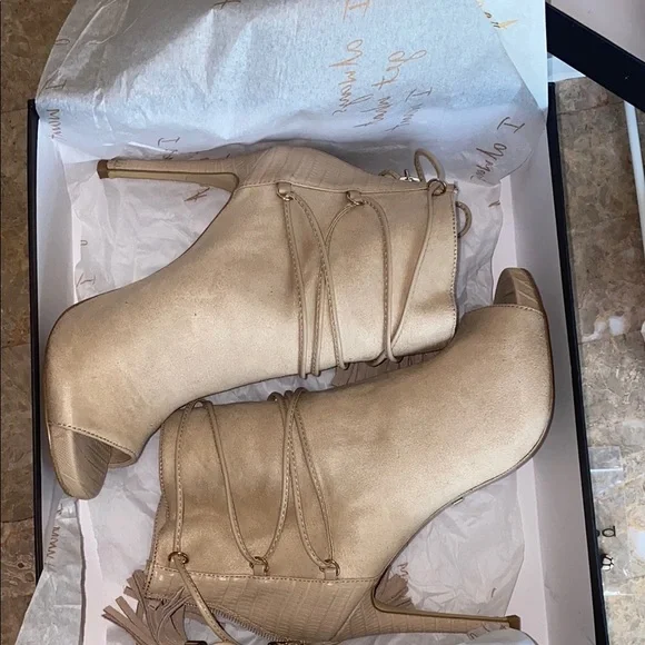 Bebe Cream Heeled Boots for Chic Elegance - Picture 12 of 12